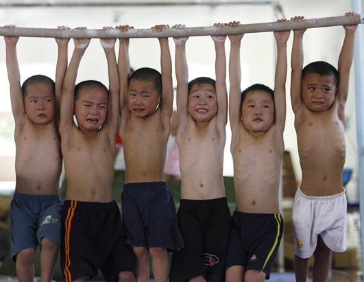 Tuổi thơ của các em bị đánh cắp...